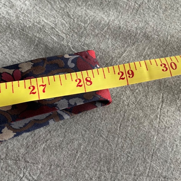 Lot of 2 Vintage Men's Neckties, Liz Claiborne and Burgundy Floral Tie - Picture 8 of 8